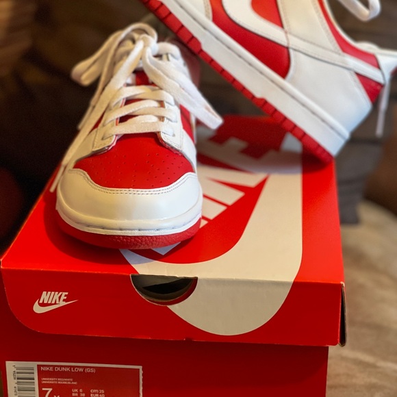 Nike Dunk Low (GS) - Picture 3 of 4